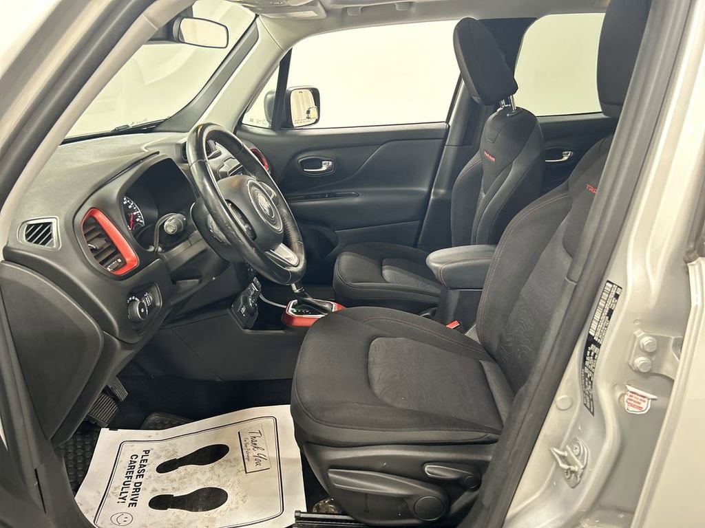 Used 2018 Jeep Renegade Trailhawk image 9