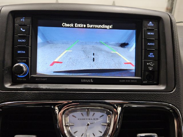 Used 2015 Chrysler Town & Country S FWD image 31