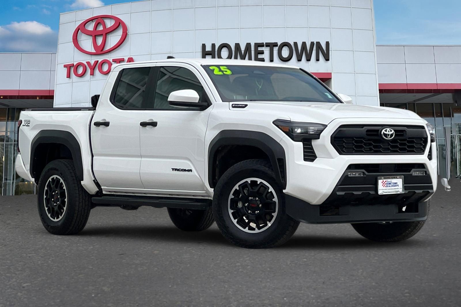 Certified 2025 Toyota Tacoma TRD Off-Road image 2