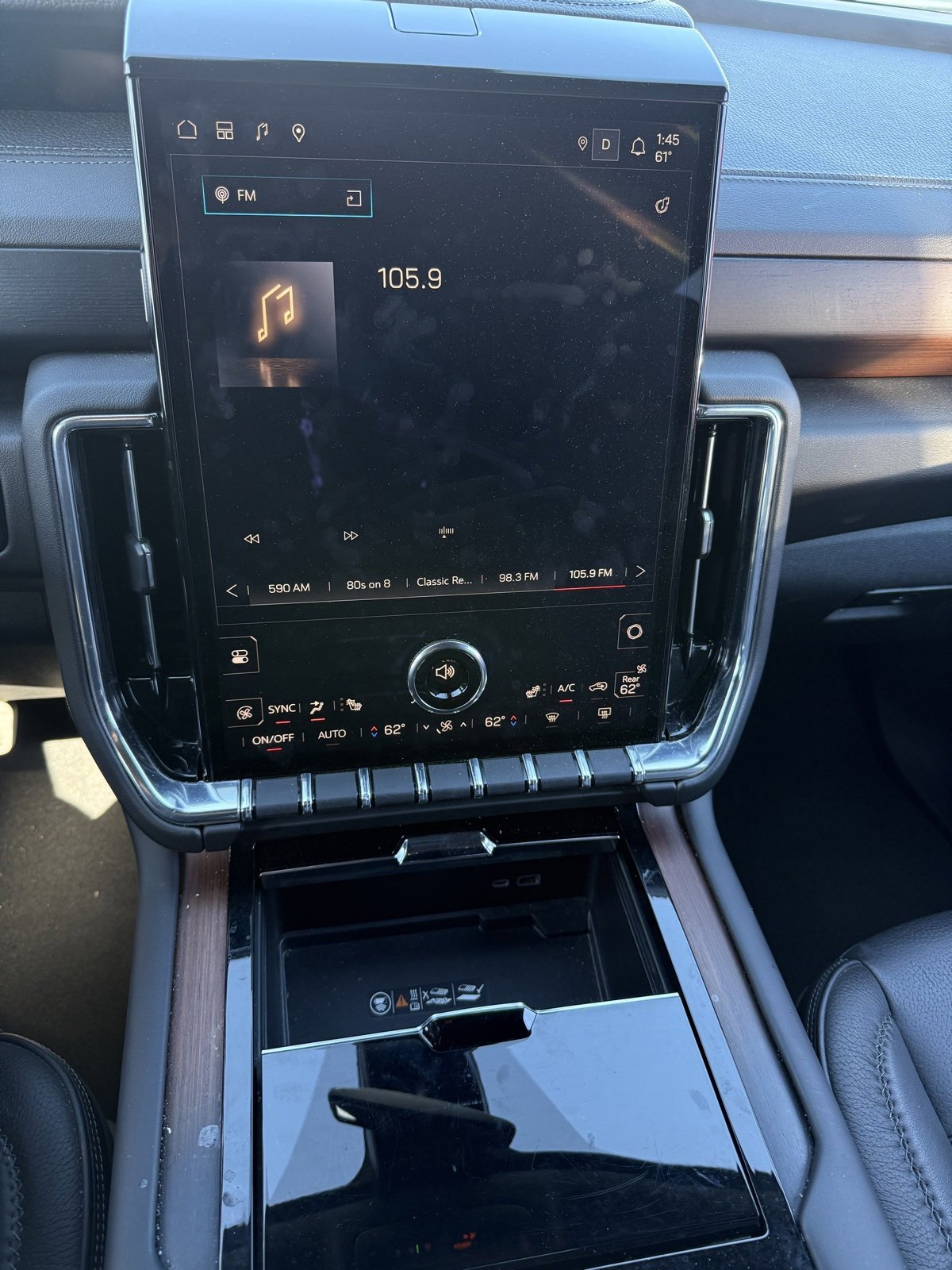 Used 2025 GMC Yukon XL Denali image 8