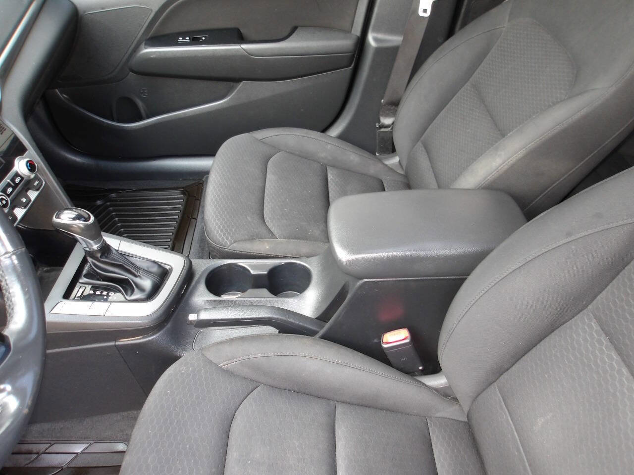 Used 2019 Hyundai Elantra Value Edition w/ Cargo Package FWD image 16