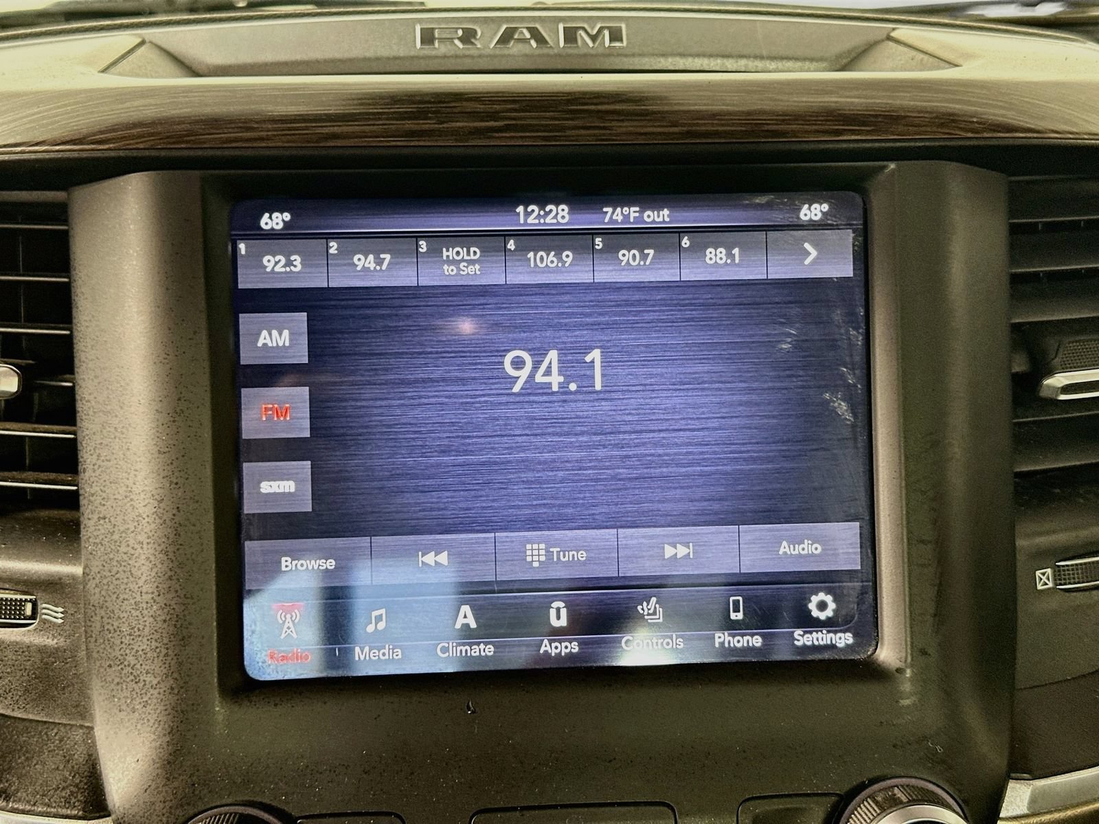 Used 2020 RAM 1500 Laramie AWD/4WD image 14