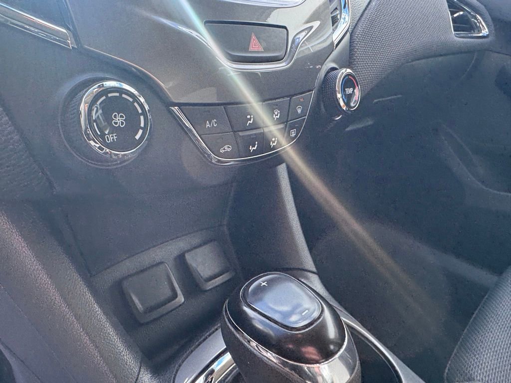 Used 2017 Chevrolet Cruze LT image 19