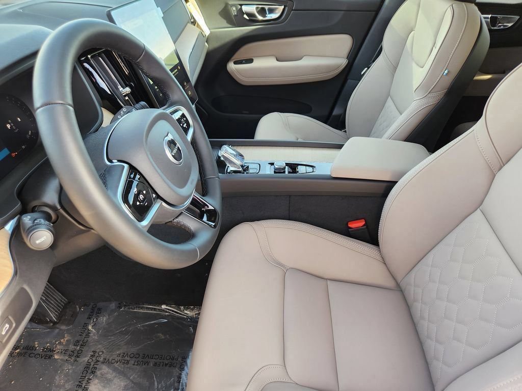 New 2026 Volvo XC60 B5 Plus w/ Protection Package Premier AWD/4WD image 4