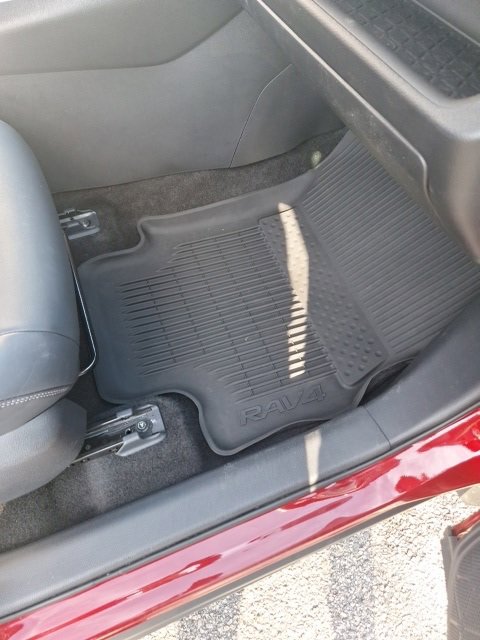 Used 2021 Toyota RAV4 XLE Premium image 27