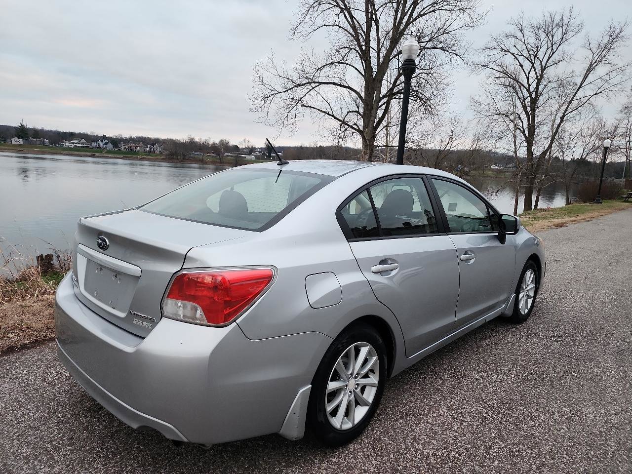 Used 2012 Subaru Impreza 2.0i Premium w/ All-Weather Pkg AWD/4WD image 5