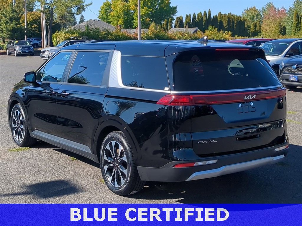 Used 2024 Kia Carnival EX image 3