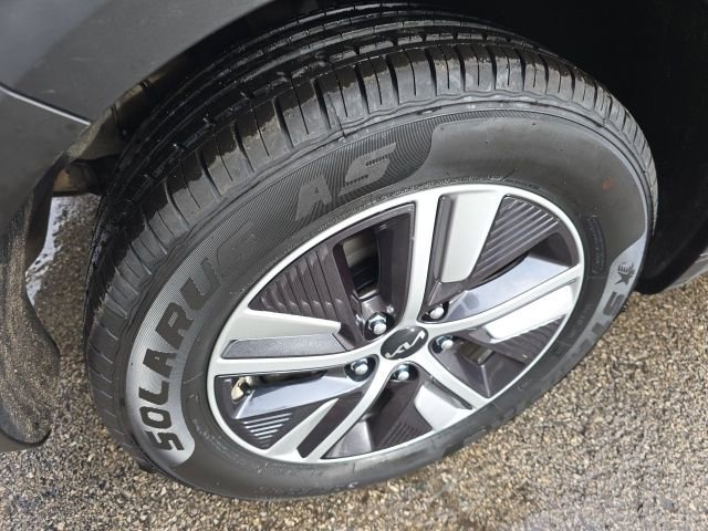 Used 2022 Kia Niro EX image 13