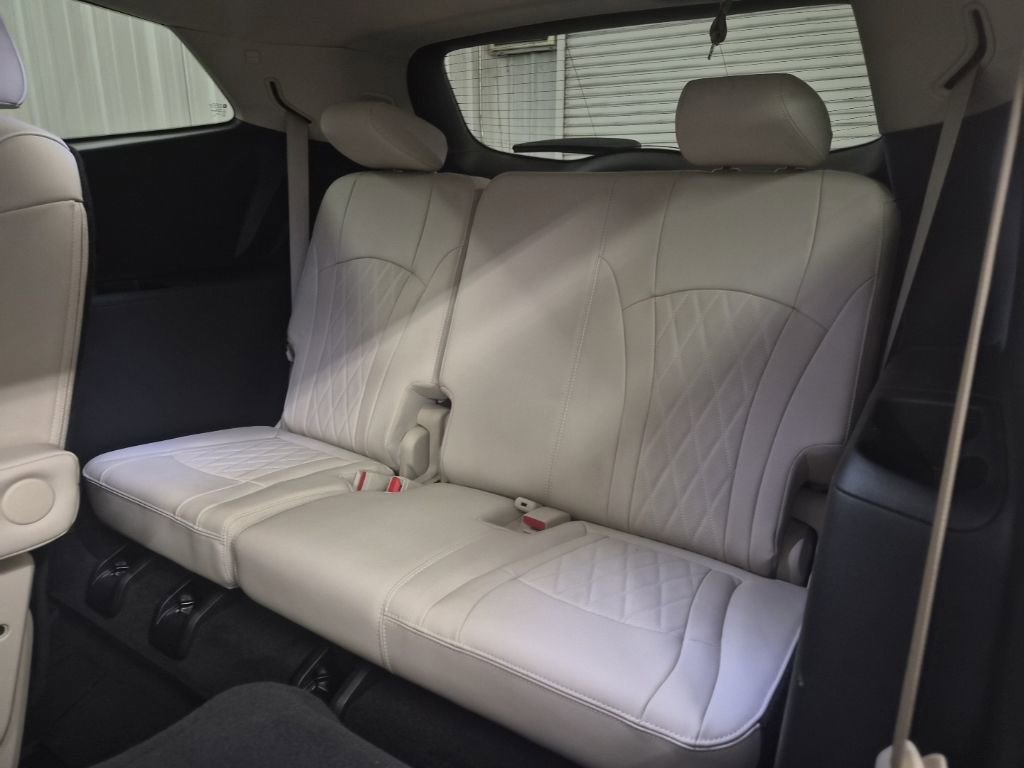 Used 2024 Buick Enclave Avenir w/ Avenir Technology Package image 23