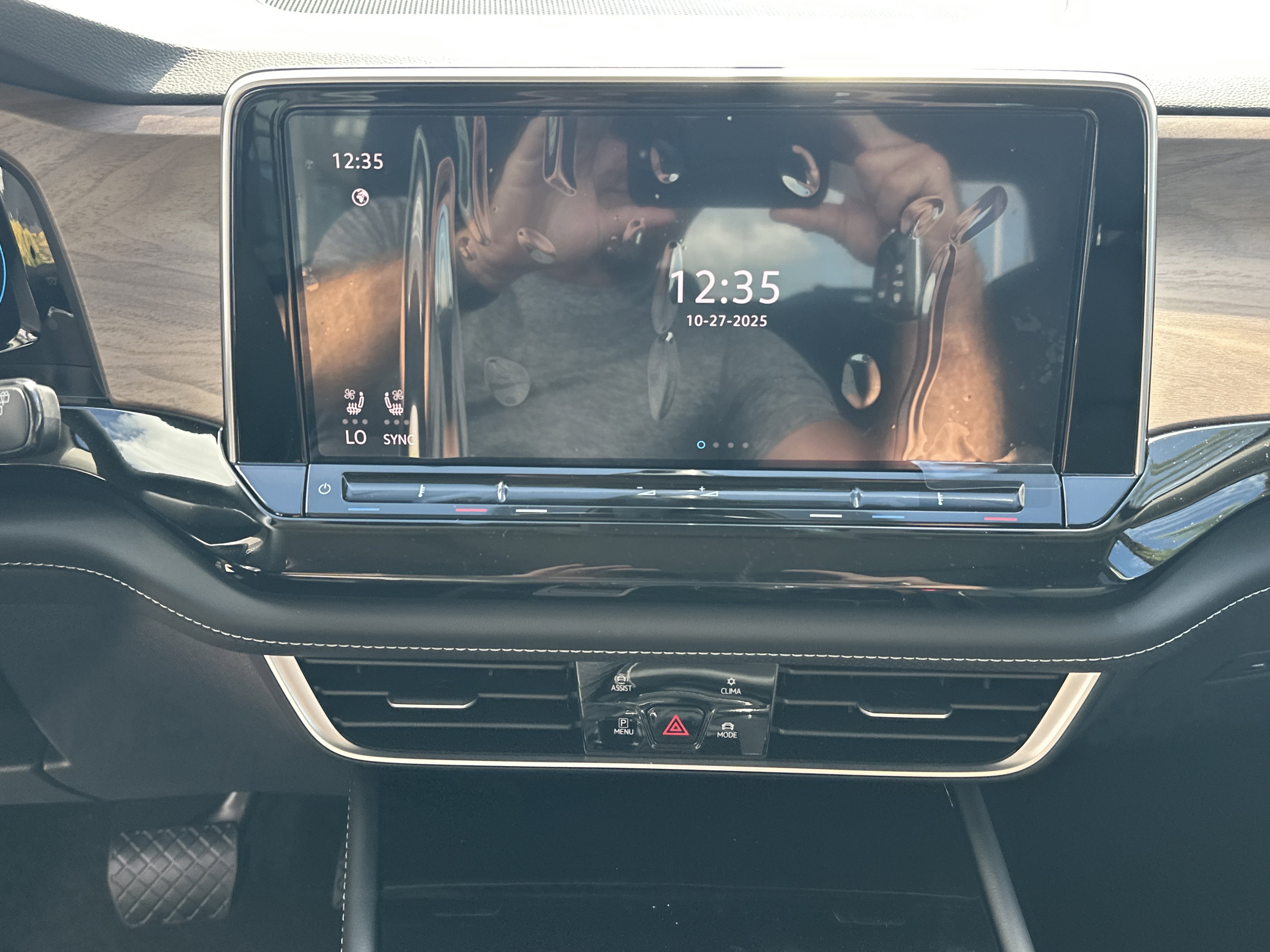 New 2026 Volkswagen Atlas SE image 17