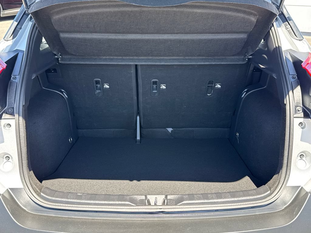 Used 2018 Nissan Kicks SV FWD image 12