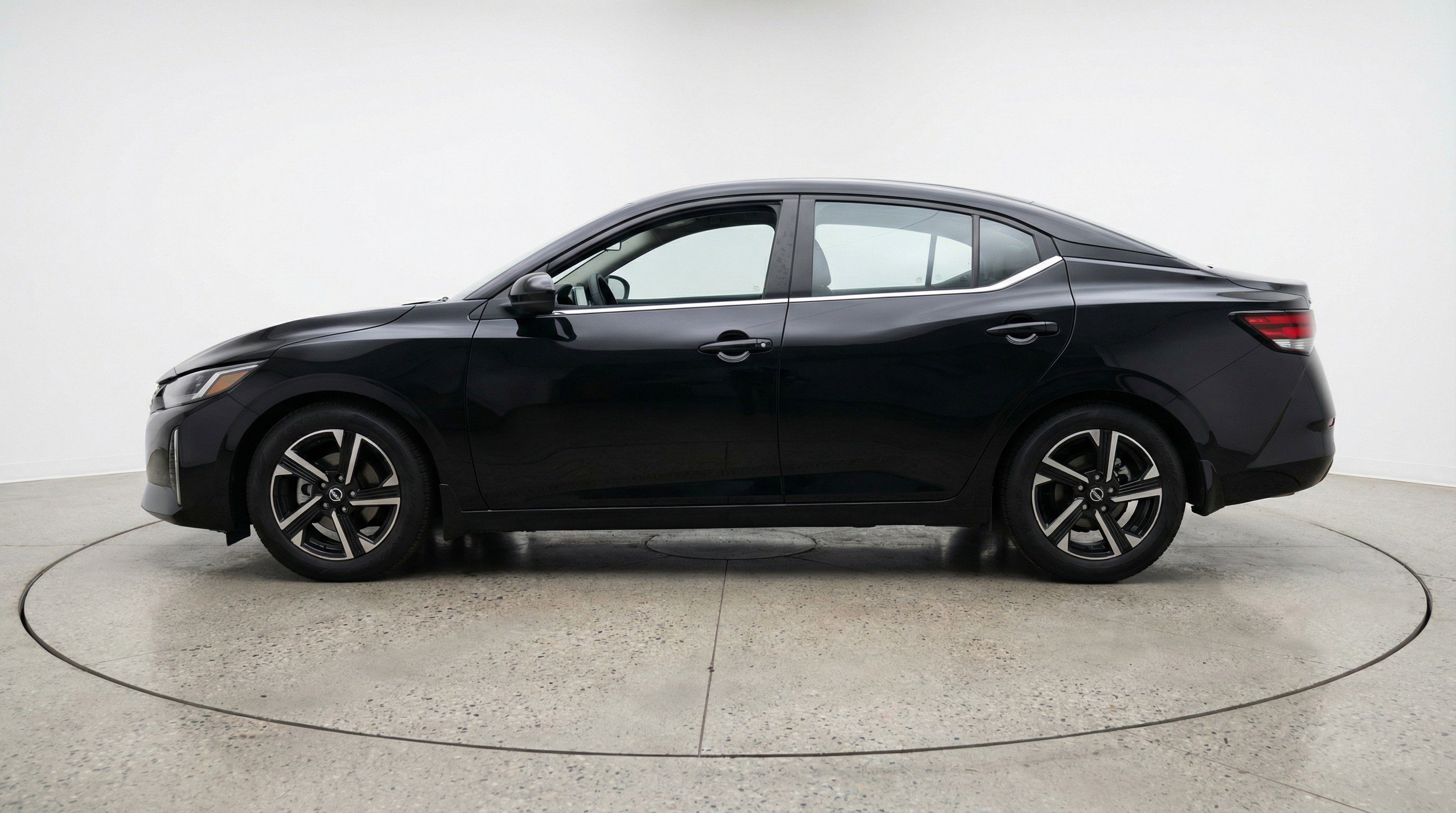 Used 2025 Nissan Sentra SV image 5