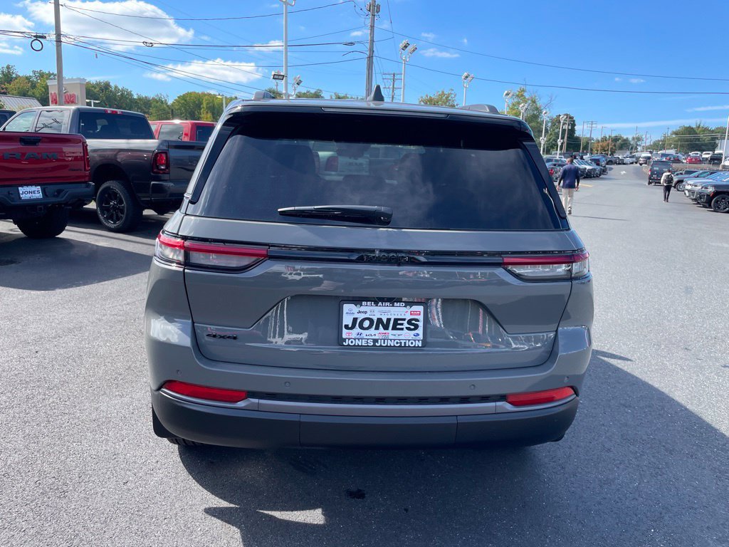 New 2027 Jeep Grand Cherokee Altitude AWD/4WD image 6