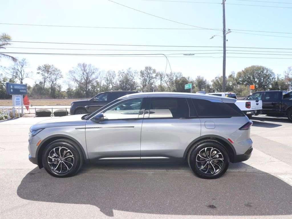 Used 2025 Lincoln Nautilus Premier image 8