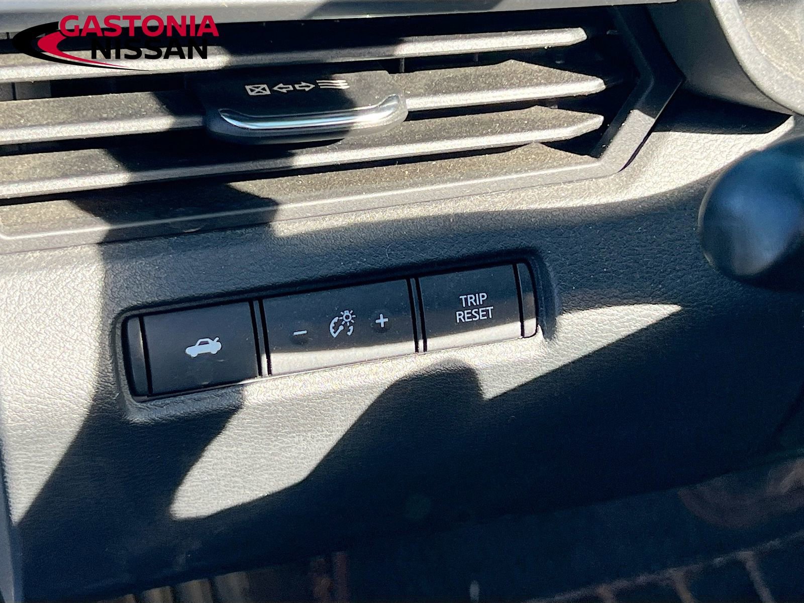 Used 2023 Nissan Altima 2.5 SR w/ SR Premium Package image 13