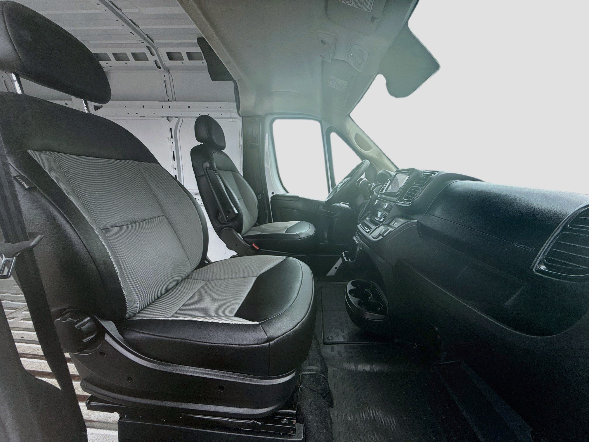 Used 2025 RAM ProMaster 2500 w/ Convenience Group FWD image 27