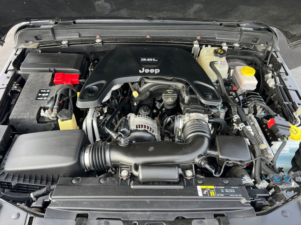 Used 2018 Jeep Wrangler Unlimited Sahara image 27