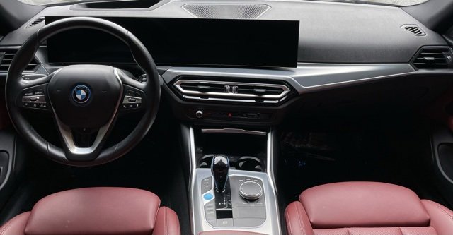 Used 2023 BMW i4 eDrive35 w/ Premium Package image 16