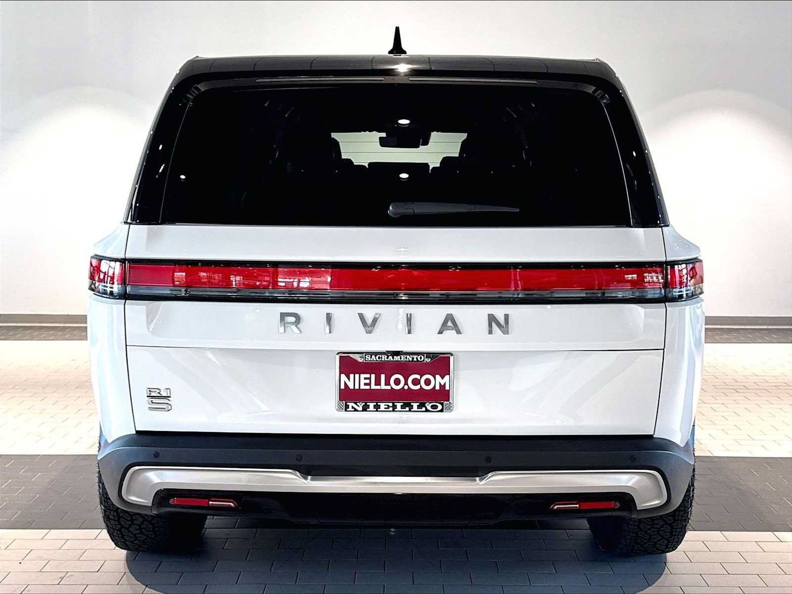 Used 2026 Rivian R1S Adventure Dual AWD/4WD image 10