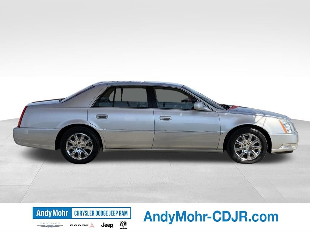 Used 2009 Cadillac DTS w/ Trunk Convenience Package FWD image 8