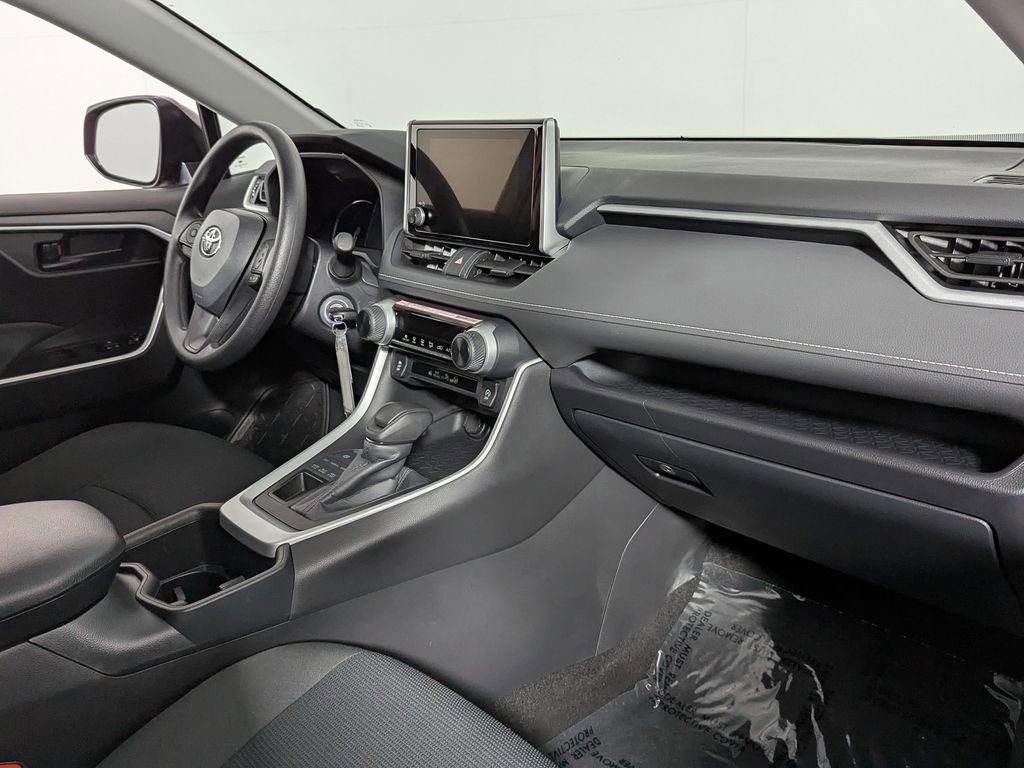 Certified 2025 Toyota RAV4 LE image 28