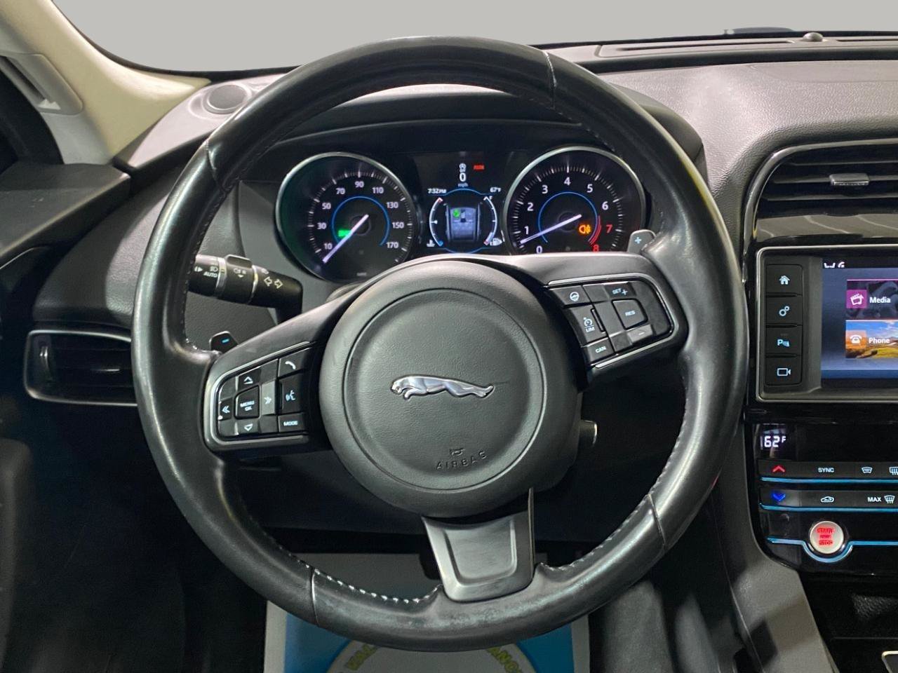 Used 2017 Jaguar F-PACE Prestige AWD/4WD image 13