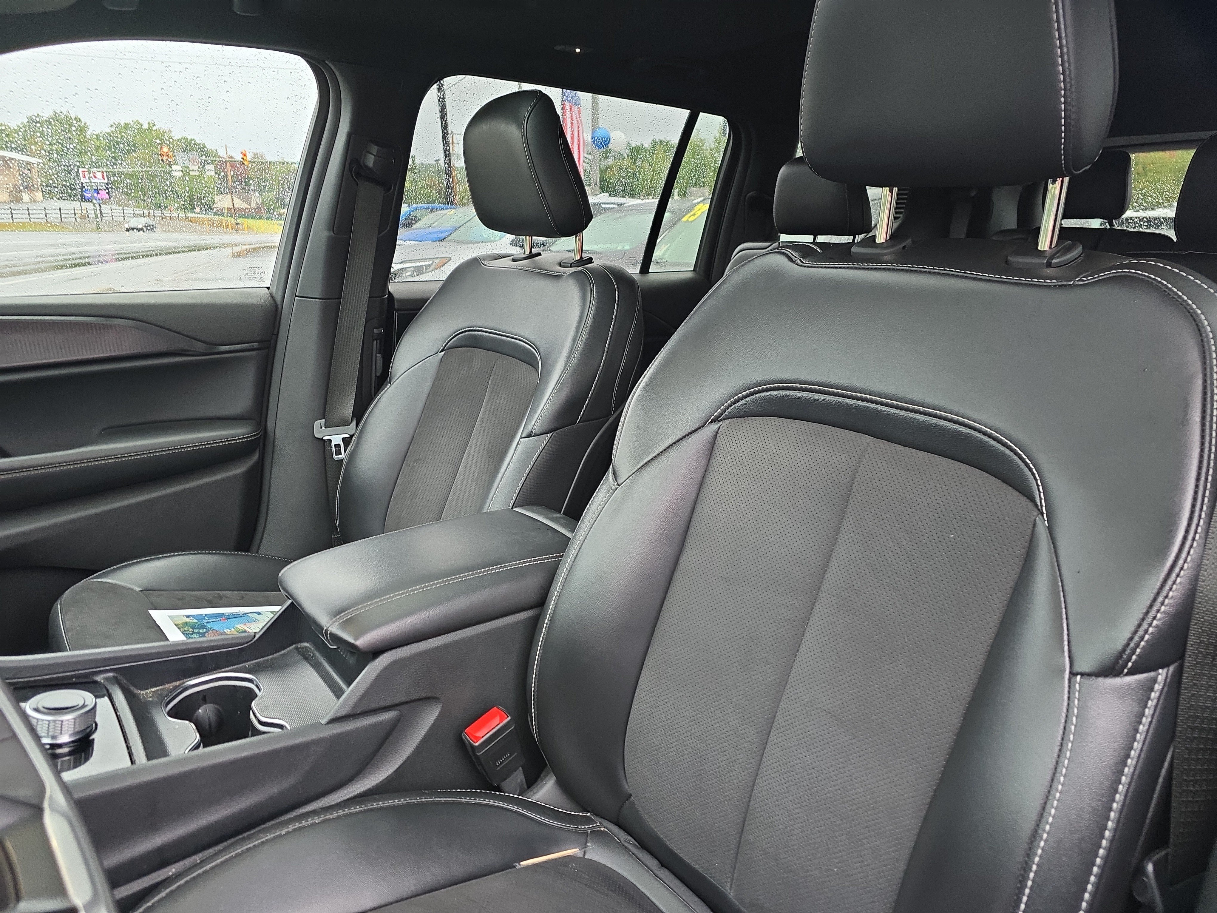 Used 2023 Jeep Grand Cherokee L Altitude AWD/4WD image 15