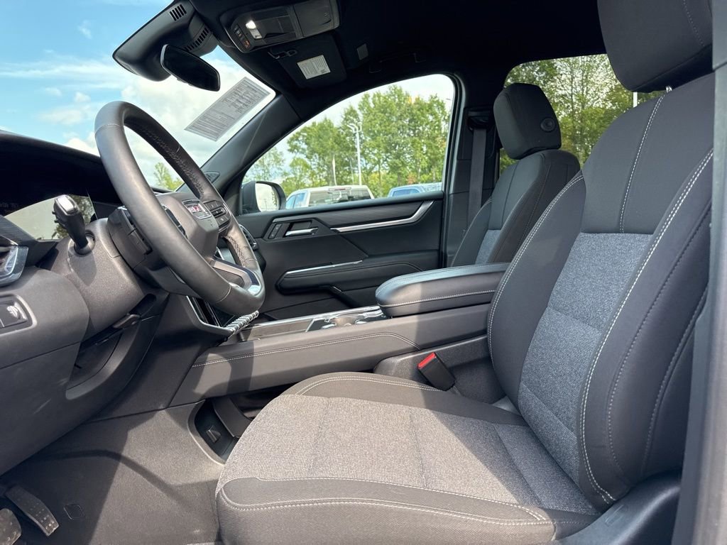 Used 2025 GMC Acadia Elevation FWD image 9