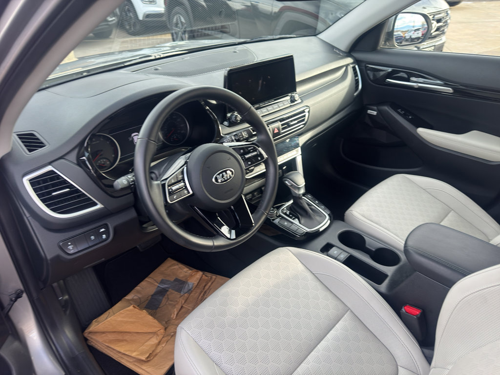 Used 2021 Kia Seltos SX w/ SX Sunroof Package image 6