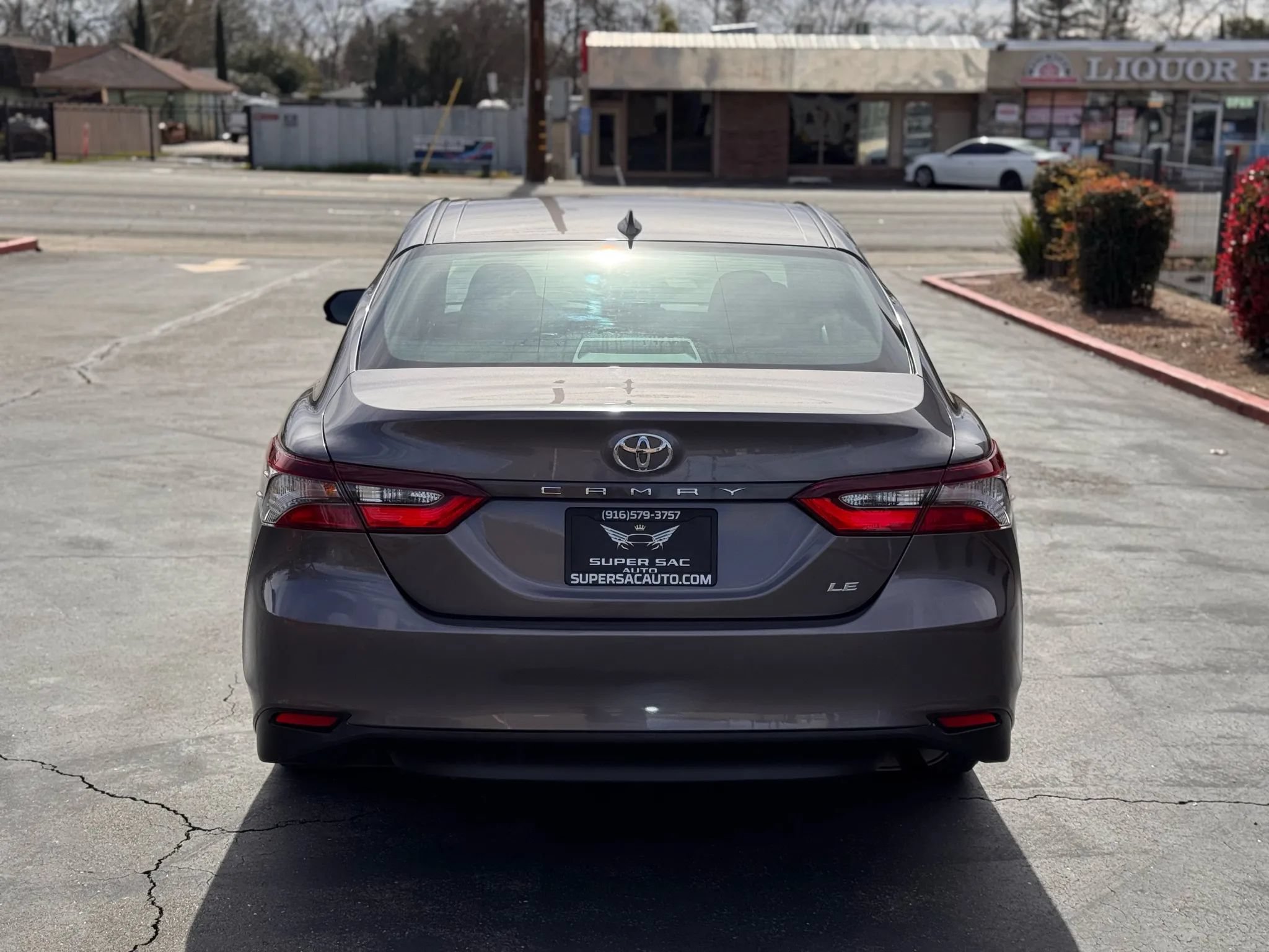 Used 2022 Toyota Camry LE FWD image 5