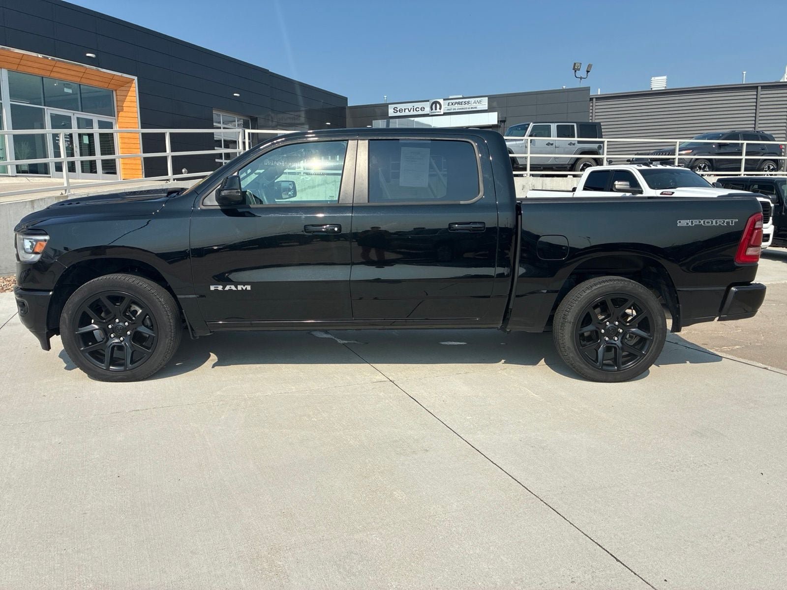 Used 2023 RAM 1500 Laramie AWD/4WD image 2