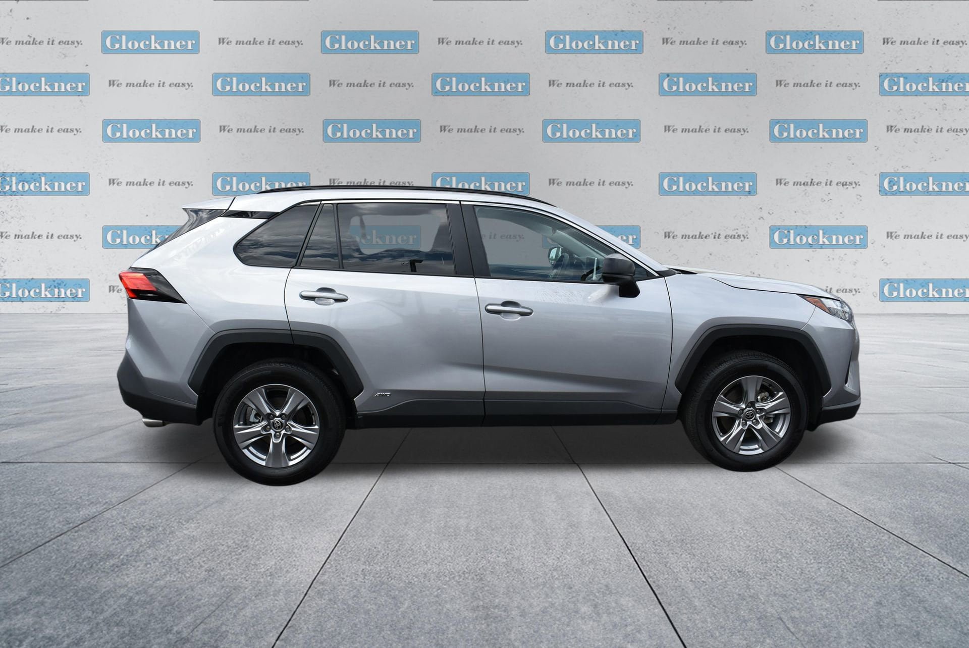 Used 2025 Toyota RAV4 LE AWD/4WD image 4