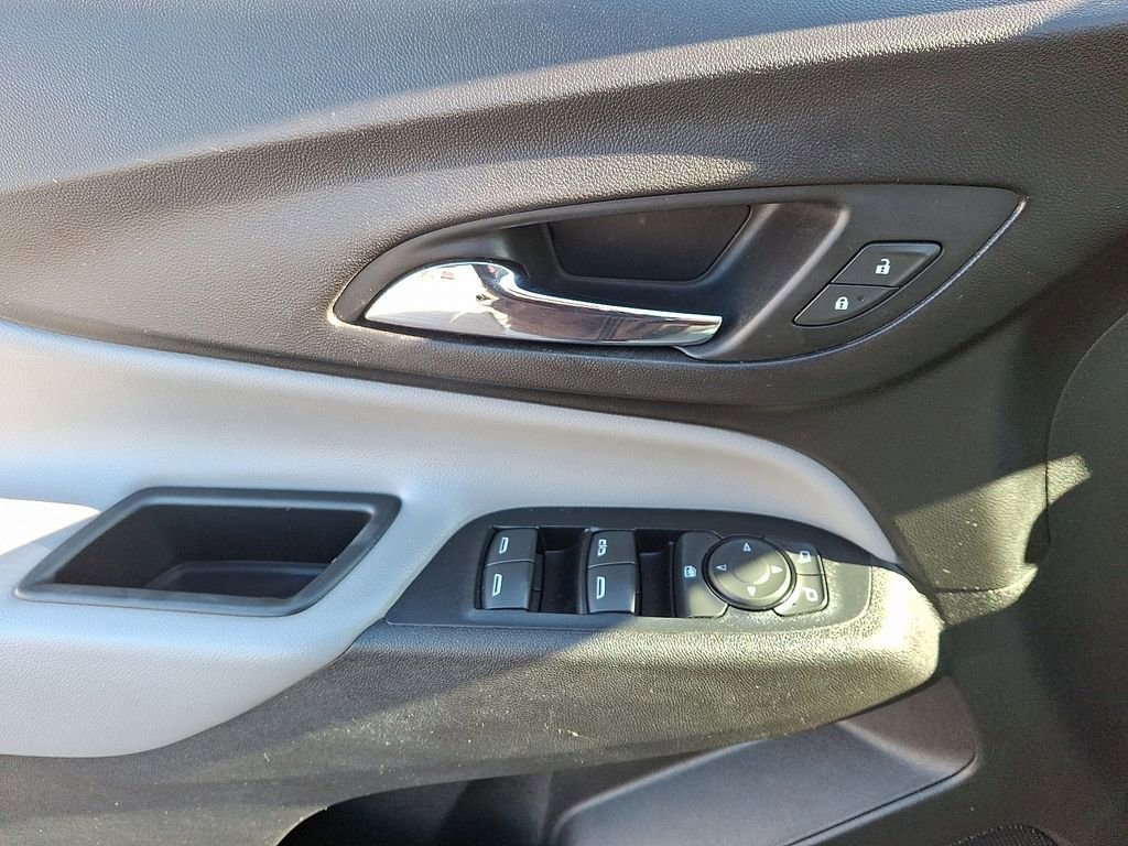 Used 2018 Chevrolet Equinox LS image 13