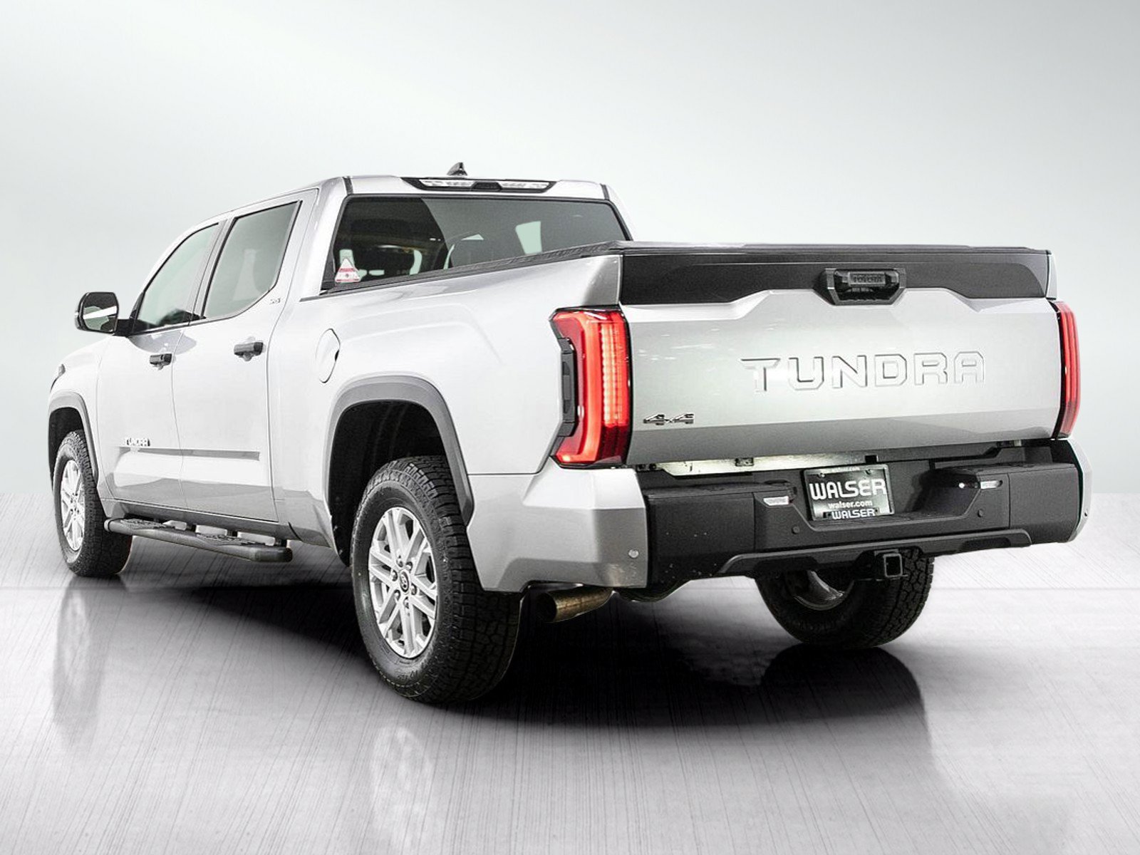 Used 2022 Toyota Tundra SR5 w/ SR5 Convenience Package AWD/4WD image 5