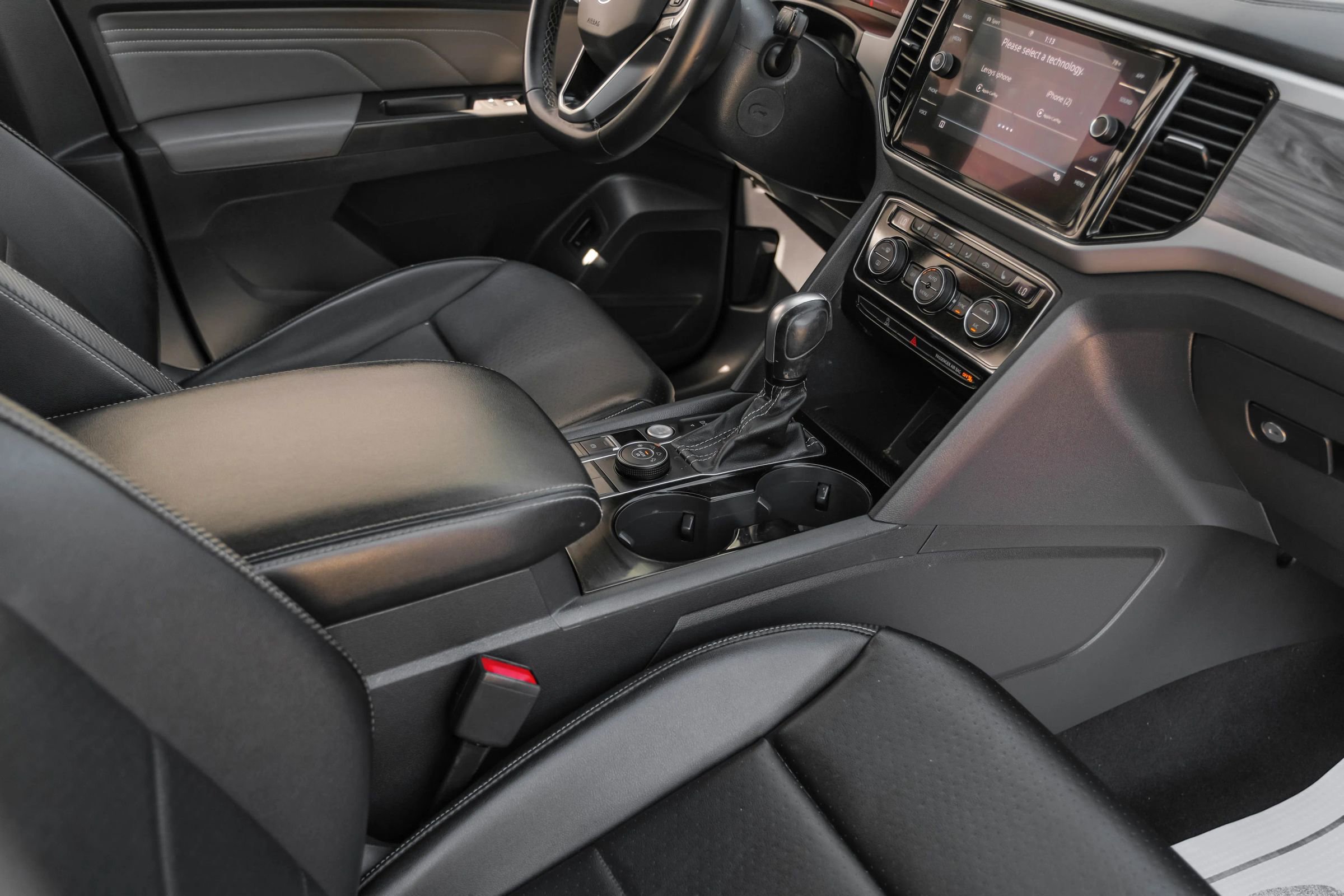 Used 2022 Volkswagen Atlas Cross Sport SE w/ Panoramic Sunroof Package image 24