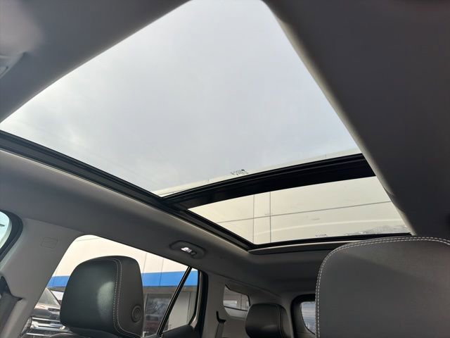 Used 2024 GMC Terrain SLT w/ Infotainment Package II image 10