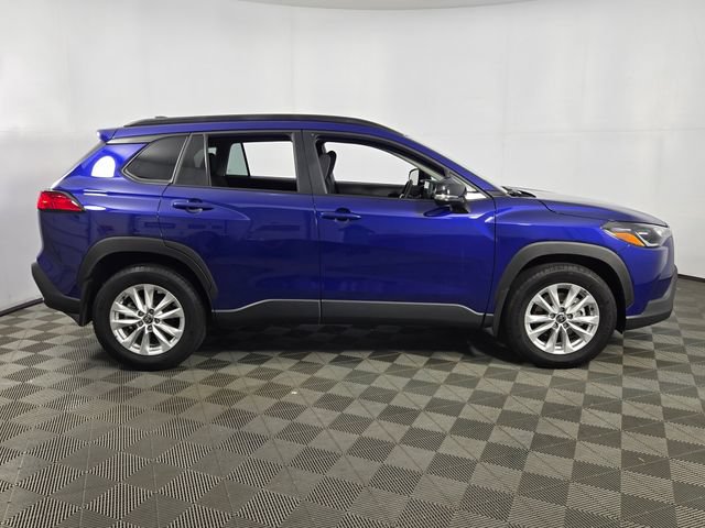 Used 2025 Toyota Corolla Cross LE FWD image 10
