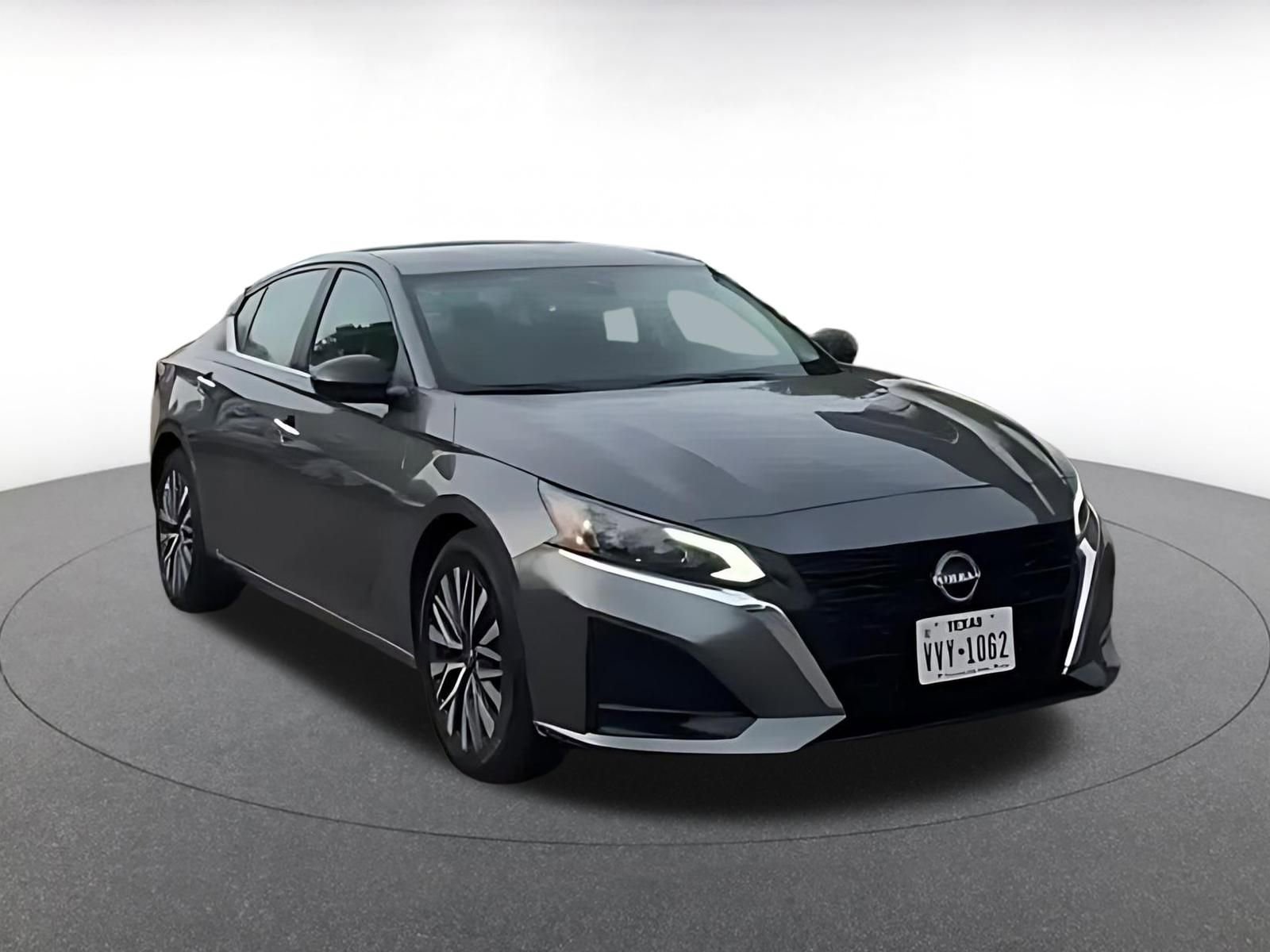 Used 2025 Nissan Altima 2.5 SV image 3