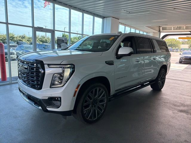 Used 2025 GMC Yukon XL Denali Ultimate AWD/4WD image 3
