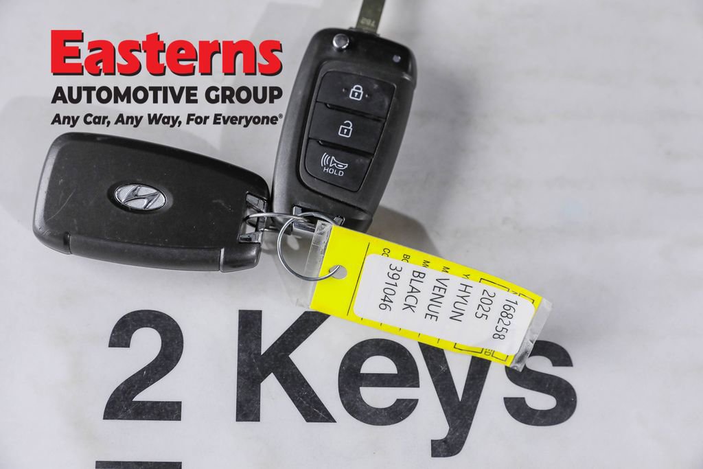 Used 2025 Hyundai Venue SE image 25