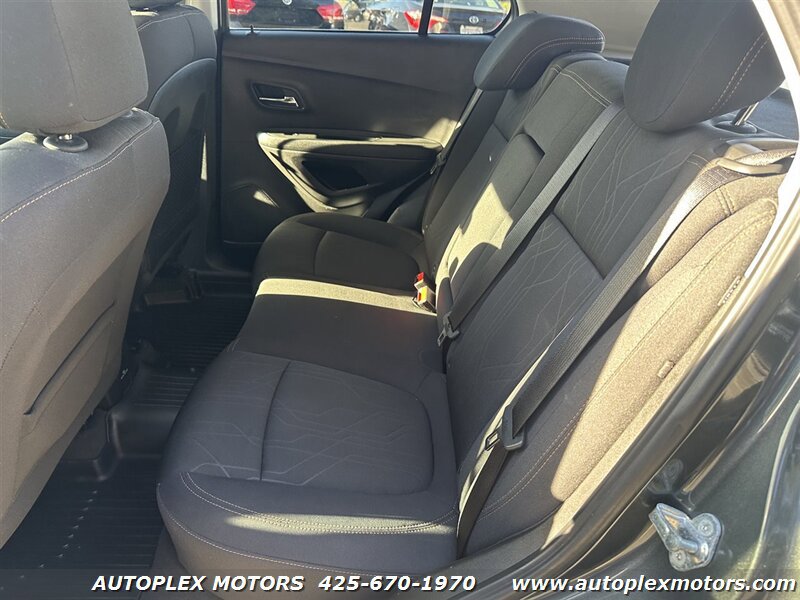 Used 2017 Chevrolet Trax LT w/ Driver Confidence Package AWD/4WD image 13
