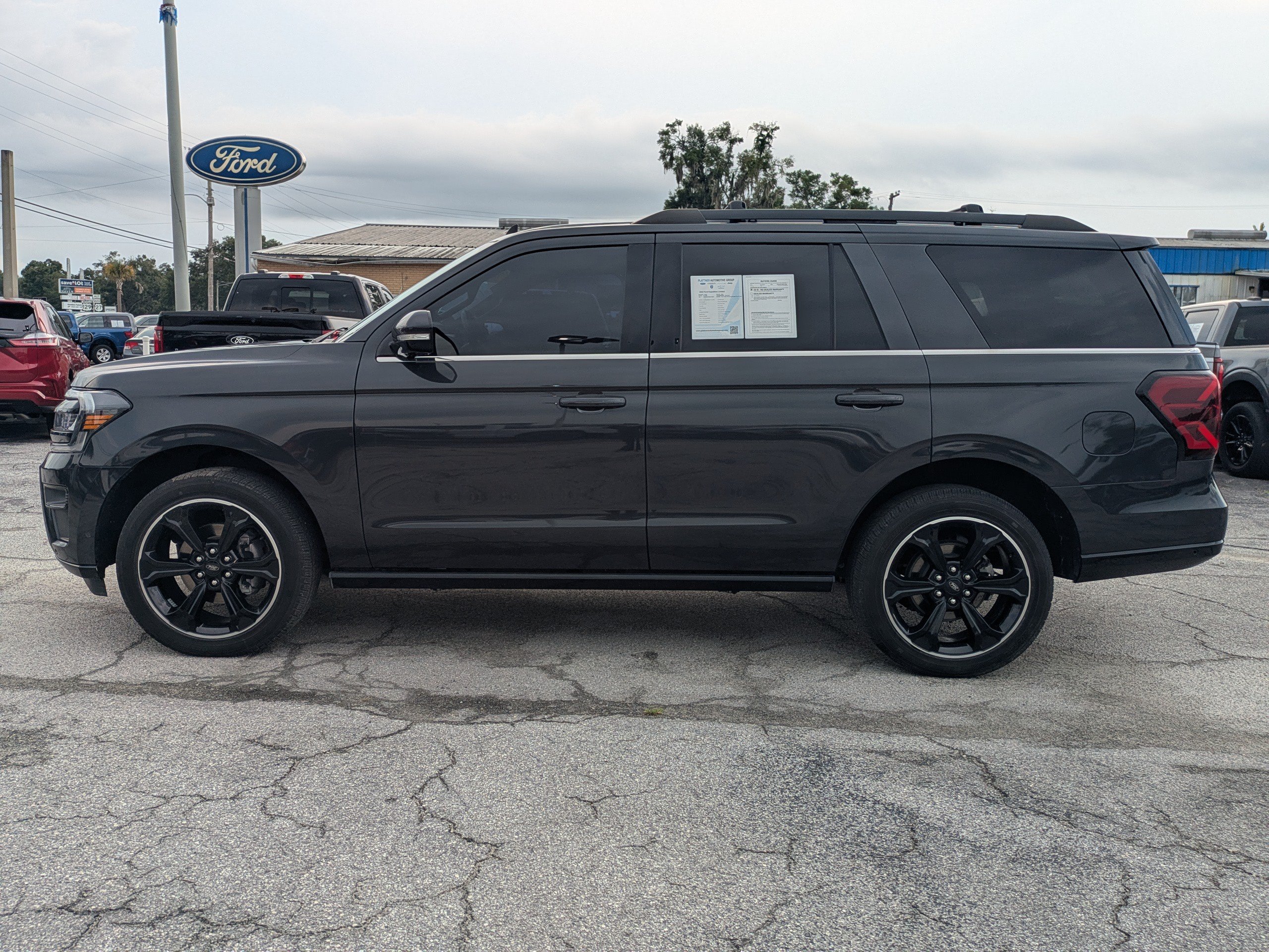 Used 2022 Ford Expedition Limited AWD/4WD image 7