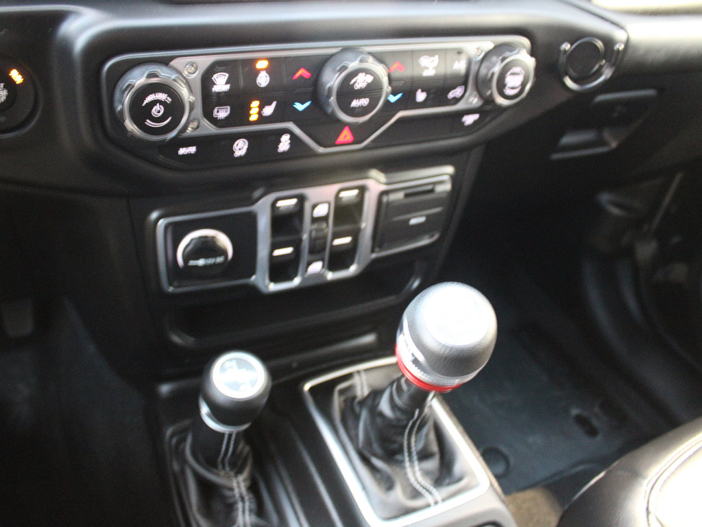 Used 2018 Jeep Wrangler Unlimited Sahara image 31