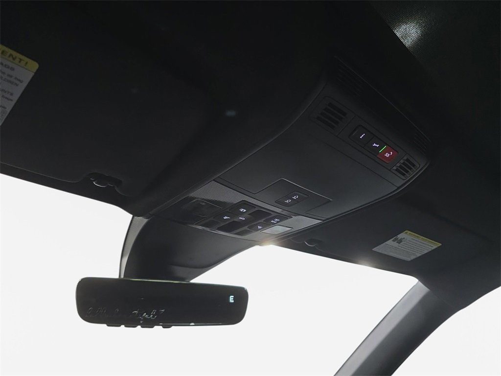 Used 2024 Volkswagen Tiguan SE R-Line image 25