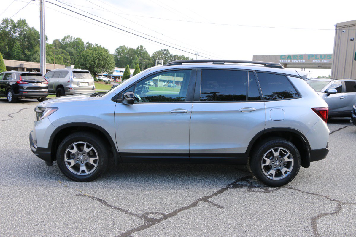 Used 2023 Honda Passport TrailSport image 2