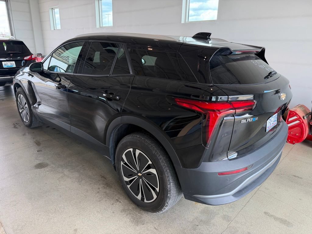 Used 2025 Chevrolet Blazer EV LT AWD/4WD image 4