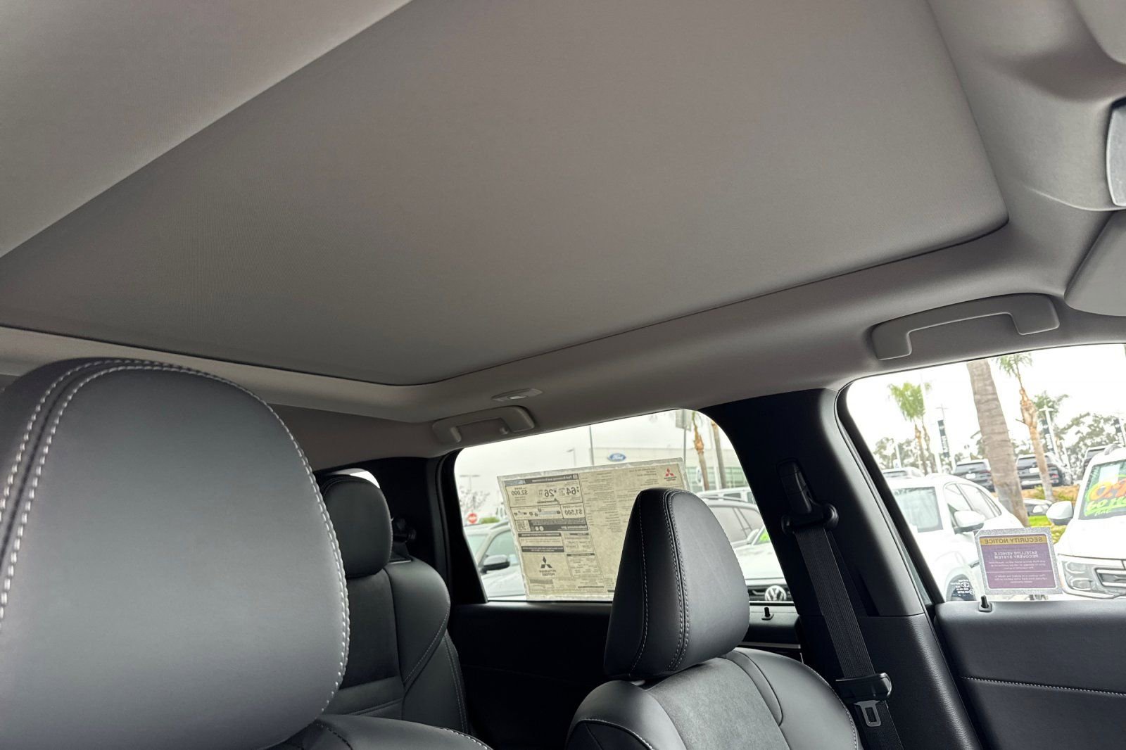 New 2025 Mitsubishi Outlander SE image 16