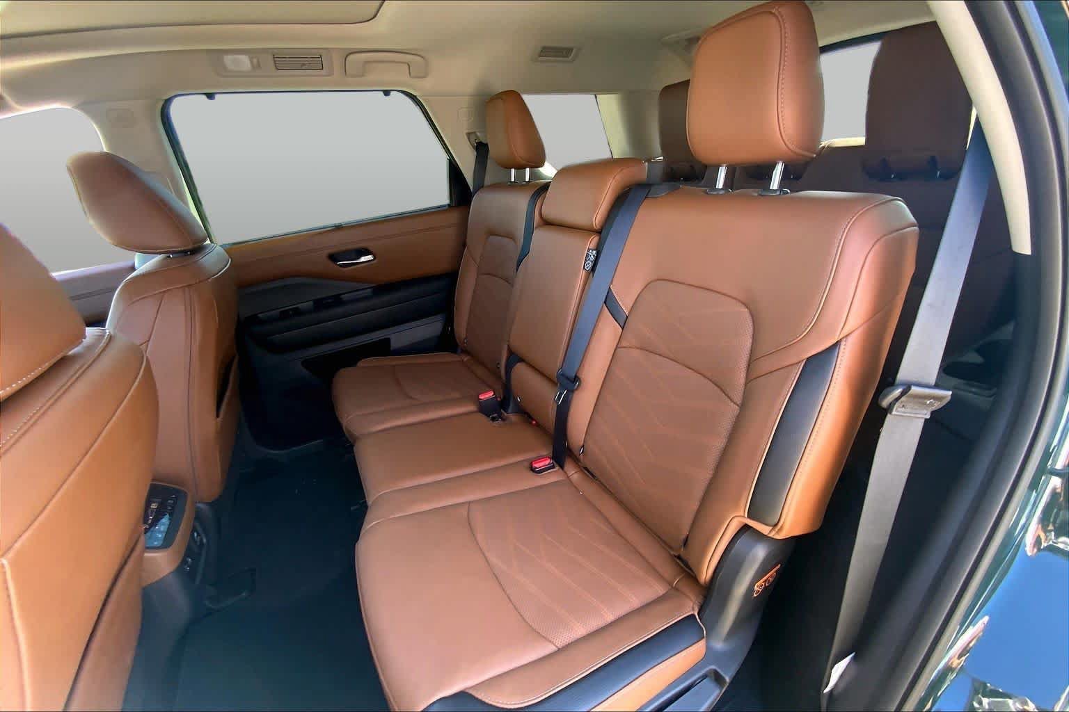 Used 2025 Nissan Pathfinder Platinum w/ Cargo Package FWD image 19