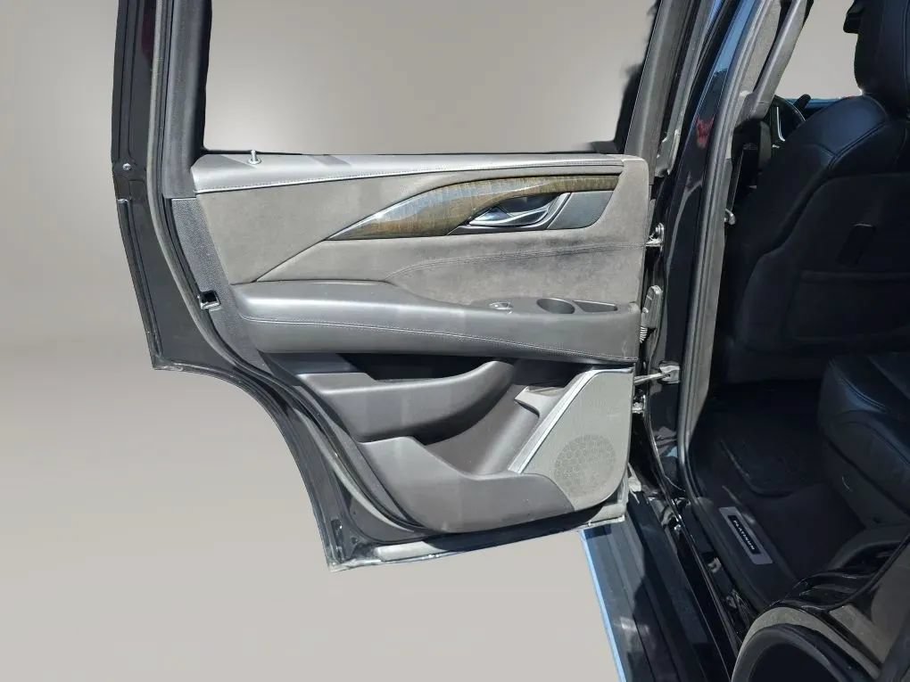Used 2019 Cadillac Escalade Platinum AWD/4WD image 45