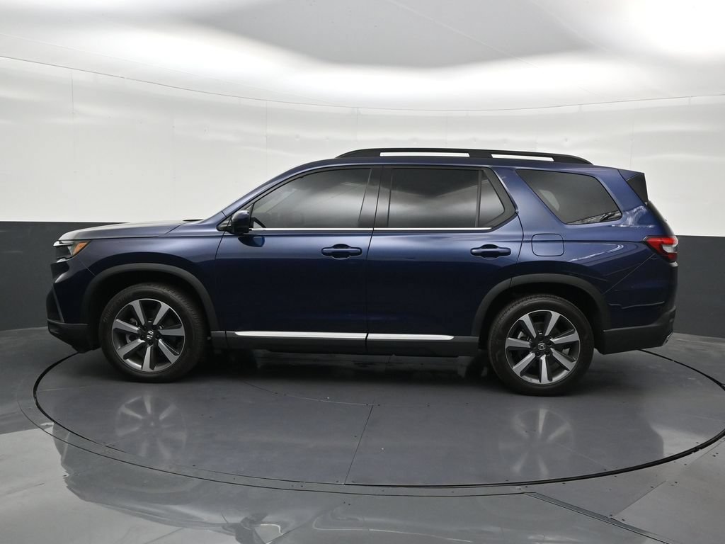 Used 2025 Honda Pilot Touring image 2